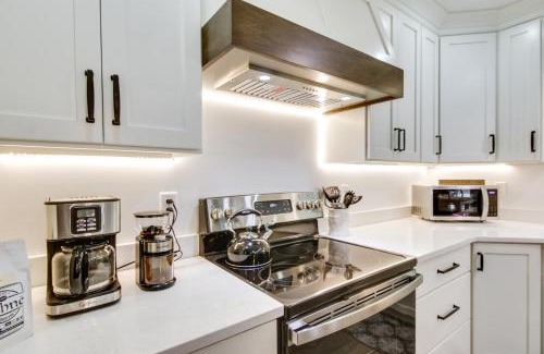 Snow Hill House | Christys Cottage with Hot Tub - 2 Mi to Beach!