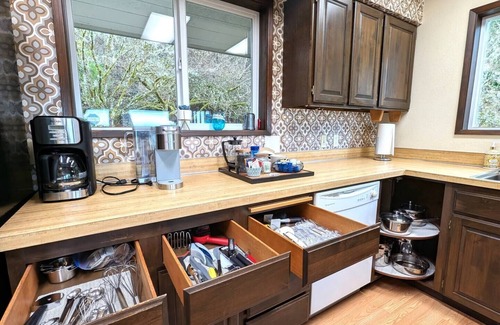 Bellingham House | Chuckanut Retro Retreat - Island View