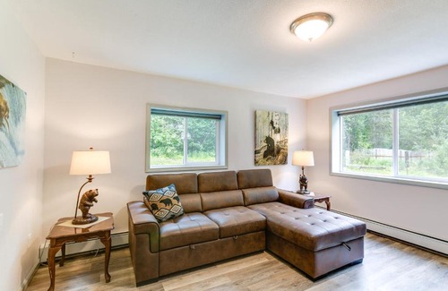 Anchorage House | Chugiak Moose Cottage Near Chugach State Park!