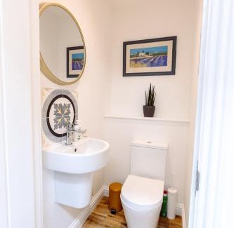 Exeter House | Chute House 4 Bed House Private Garden City Ccenter
