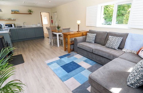 Helford Passage Cottage | CHY-AN-OULA, romantic, character holiday cottage in Constantine