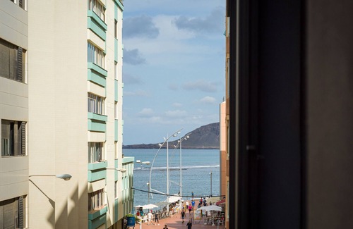 Las Palmas de Gran Canaria Apartment | Cian Beach Home By CanariasGetaway