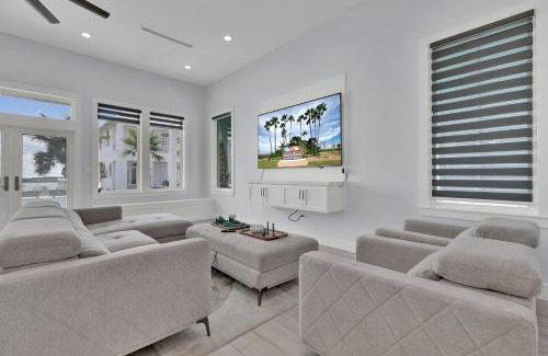 The Shores House | Cielito Lindo - Private home with hot tub home