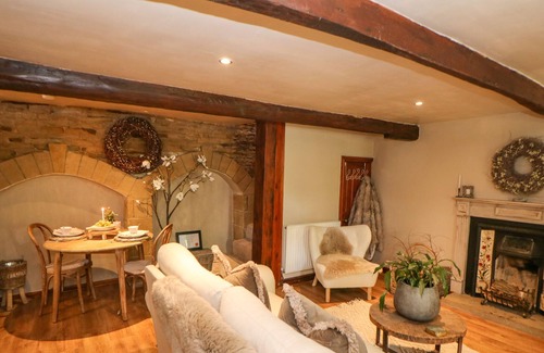 Hepworth Cottage | CINDERS COTTAGE, pet friendly, luxury holiday cottage in Holmfirth