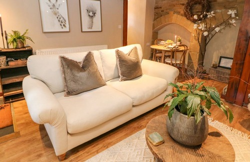 Hepworth Cottage | CINDERS COTTAGE, pet friendly, luxury holiday cottage in Holmfirth