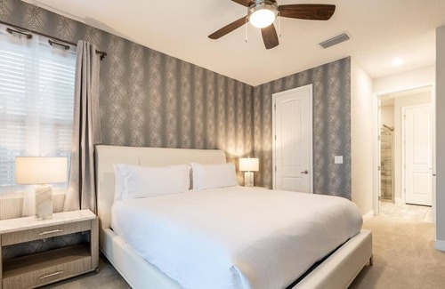 Celebration Villa | Cinema/Games Room/Free shuttle to Disney/ themed rooms/Private Pool and Spa