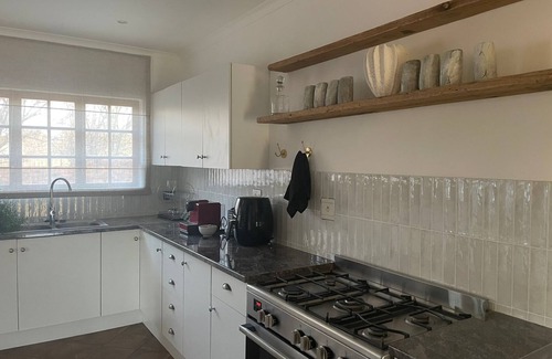 Ekurhuleni House | Cipresso guesthouse in Bashewa