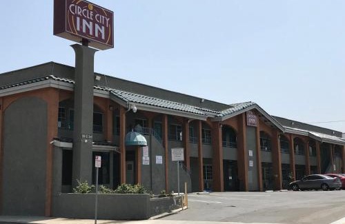 Corona Hotel | Circle City Inn