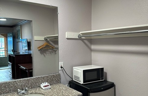 Corona Hotel | Circle City Inn