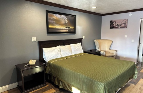Corona Hotel | Circle City Inn