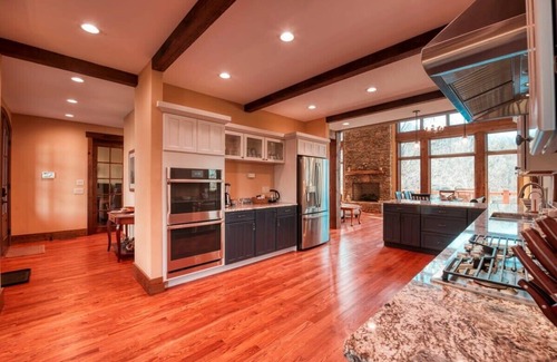 Sevierville House | Circles at Douglas - Hot Tub - Fire Place - Lake Front with Boat Dock