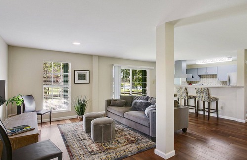 Sunset Apartment | Citified country and Close to Grand Coteau