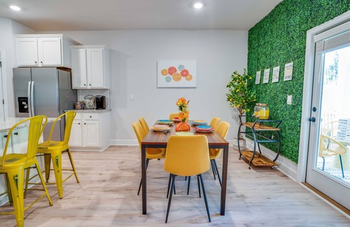 Tallahassee House | Citrus Cottage: Comfy - Hwy 10 - Peaceful Retreat