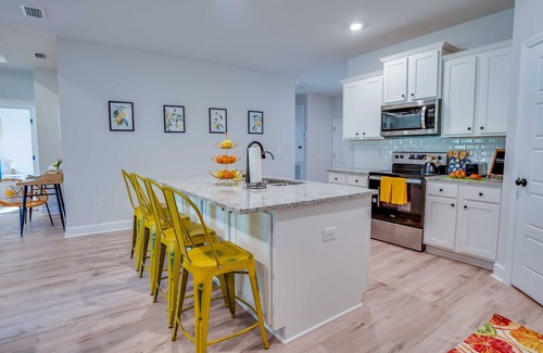 Tallahassee House | Citrus Cottage: Comfy - Hwy 10 - Peaceful Retreat