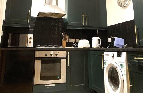 Belfast Apartment | City Apartment - Sleeps 4 & Free Parking