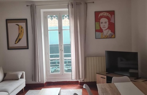 Faubourg Apartment | City center apartment 2 minutes from the arena and maison carrée