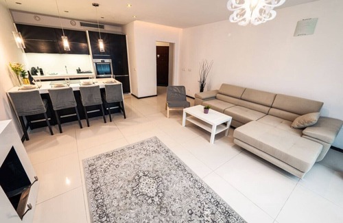 Wroclaw City Center Apartment | City Center Apt - Parking, Balcony, Workspace, AC - by Rentujemy