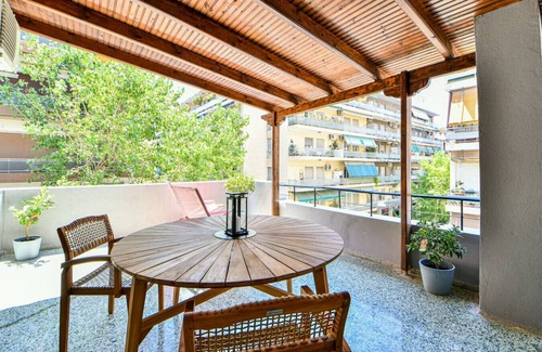 Ilisia Condo | City Center Flat with Terrace (Capparis)