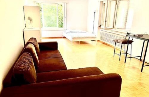Oberstrass Apartment | City Center Flats with Balcony & Garden View Rigi - Self Checkin