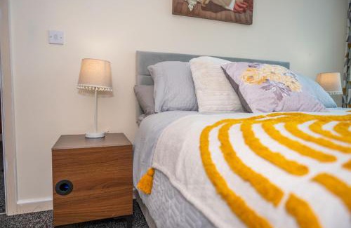 Bradford Apartment | City Center, Free WiFi for Contractor, Family