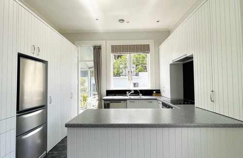 Te Aro House | City-Center Gem: Historic House with Modern Comfort!