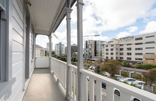 Te Aro House | City-Center Gem: Historic House with Modern Comfort!
