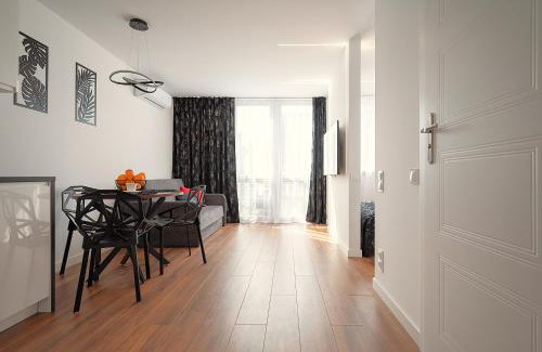 Mirow Apartment | City Center Grzybowska, next to Warsaw's Business District, Metro ONZ & Westin Hotel by WarsawSkyLine Apartments