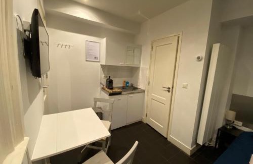 Burgwallen Nieuwe Zijde Apartment | City Center Studio Amsterdam