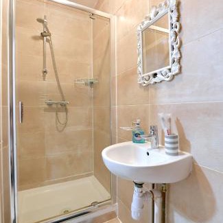 Tottenham Apartment | City Central Apartment in Tottenham