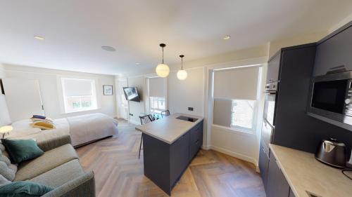Hope Street Apartment | City Centre Cathedral Sofabed Shared Laundry
