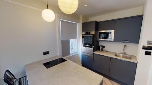 Hope Street Apartment | City Centre Cathedral Sofabed Shared Laundry