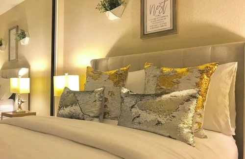 University City Condo | City chic pied-à-terre in La Jolla - UTC near UCSD, shopping, and beachesn