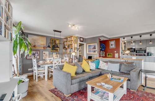 Norwich Apartment | City Heights View with Rooftop Garden & Views