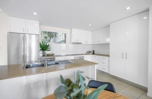 Cairns Central Business District Apartment | City Lights Experience the Best of Cairns