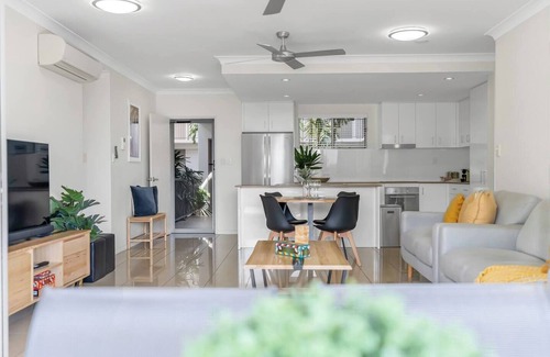 Cairns Central Business District Apartment | City Lights Experience the Best of Cairns