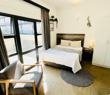 Downtown Johannesburg Apartment | City Living Apartment 119 - Private Balcony, Washing Machine & Fast WiFi