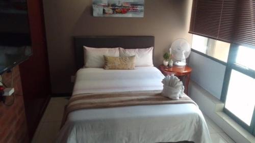 Braamfontein Apartment | City living near Nelson Mandela bridge & Wits Uni