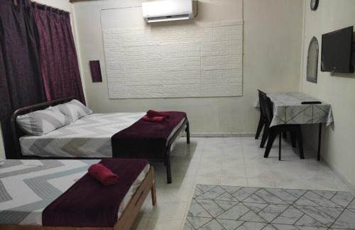 Batas Baru House | CiTY Roomstay Budget Midtown Kuala Terengganu 2queen beds