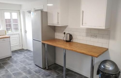 Corby House | City Vacations Ensuite Rooms & tv
