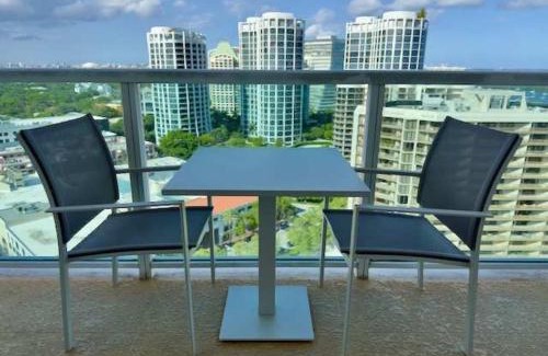 Coconut Grove House | City View Balcony steps from Restaurants, Peacock Park & Marina