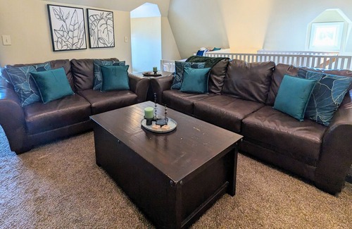 East Hillside Apartment | City View Condo | Historic Victorian Apartment
