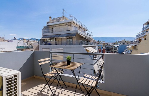 Ampelokipoi Apartment | City View Studio by CloudKeys