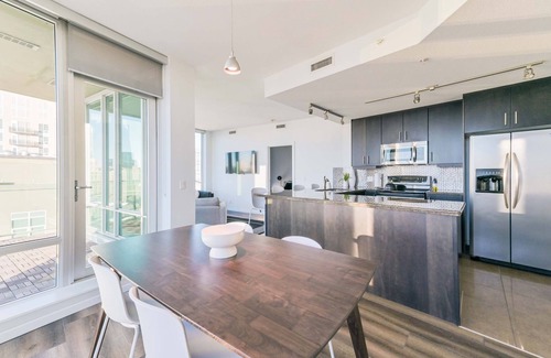 Victoria Park Apartment | City View | Stylish Condo | 2 King Beds + Ensuites