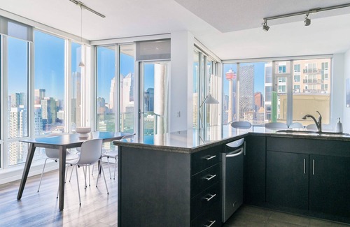 Victoria Park Apartment | City View | Stylish Condo | 2 King Beds + Ensuites