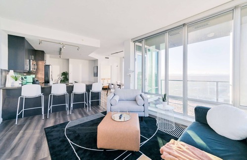 Victoria Park Apartment | City View | Stylish Condo | 2 King Beds + Ensuites