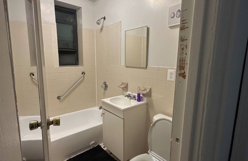 Fort Greene Apartment | City Views! Large 1-Bedroom in the heart of Fort Greene