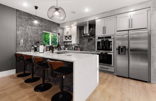 Downtown San Antonio House | City Views Rooftop Karaoke, Pool, Hot Tub, Games