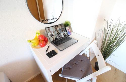 Ulm Hotel | CityStayOne - Kleines Standardzimmer im Zentrum für eine einfache Übernachtung No kitchen no hotel services no reception no breakfast buffet - Of course Late check-in via self check-in high-speed WiFi smart TV good mattresses a quick and easy check-out