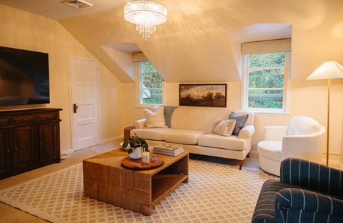 Carver House | Clackamas Riverfront Guest Suite With Hot Tub And Sauna