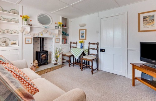 Hythe House | Claire's Cottage - One Bedroom House, Sleeps 2